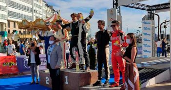El copiloto cántabro, Roberto Renteria, a poco de adjudicarse el titulo de Campeón de España en Vehículos Historicos.