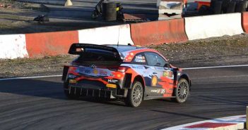 Óscar Palacio se impone en la Carrera de Campeones al superar a Domingo Estrada en la final