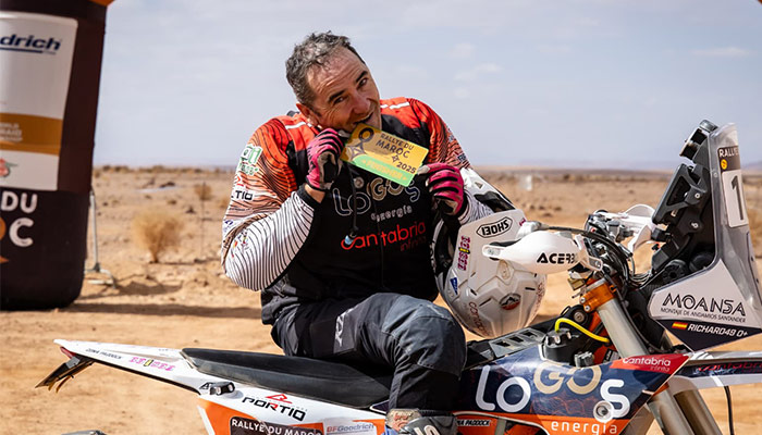 Ricardo Lastra completa el Rally Du Maroc en el que fallece en accidente su compañero de equipo Jorge Brandao.