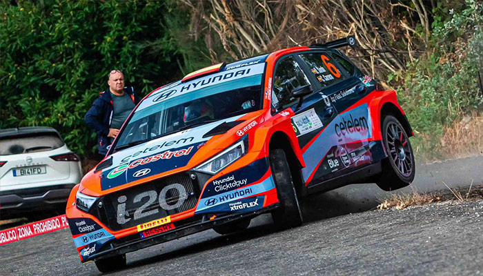 Sordo duerme líder el Portugal con tan solo 0,9 segundos de ventaja sobre Kris Meeke